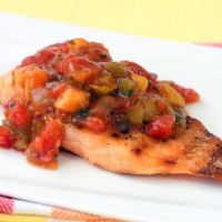 Salmón a la Parrilla con Salsa de Mango